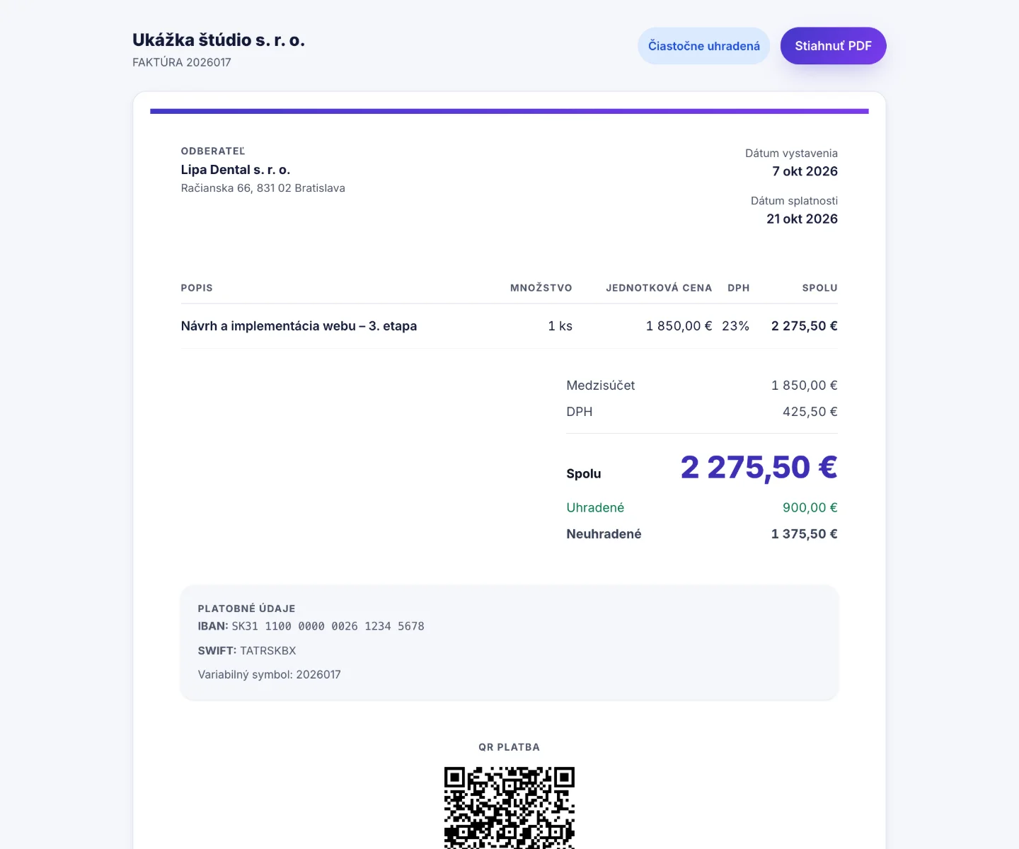 Verejný odkaz na faktúru: klient vidí položky, sumu, platobné údaje a QR kód na zaplatenie.